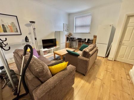 1 bedroom House share to let in Rochdale Old Road, Bury, BL9
