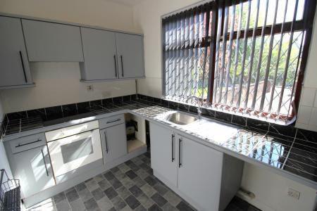 2 bedroom Flat to let in St Alban's Terrace, Manchester, M8