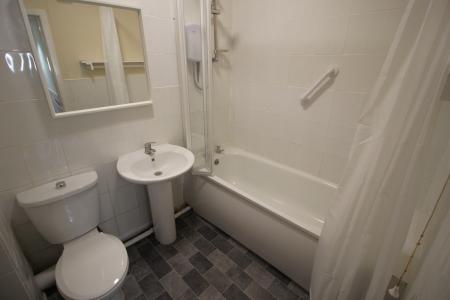 2 bedroom Flat to let in St Alban's Terrace, Manchester, M8