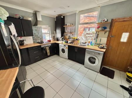 1 bedroom House of Multiple Occupation to let in Albert Park Road, Manchester, M7