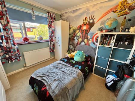 4 bedroom Semi-detached house for sale in Lilac View Close, Oldham, OL2