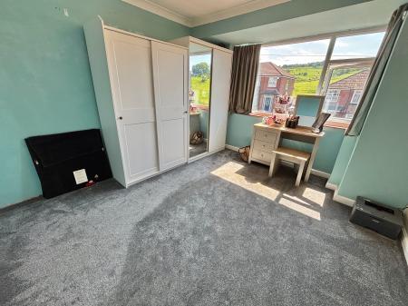 4 bedroom Semi-detached house for sale in Lilac View Close, Oldham, OL2