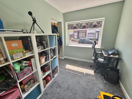 4 bedroom Semi-detached house for sale in Lilac View Close, Oldham, OL2