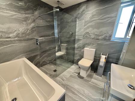 4 bedroom Semi-detached house for sale in Lilac View Close, Oldham, OL2