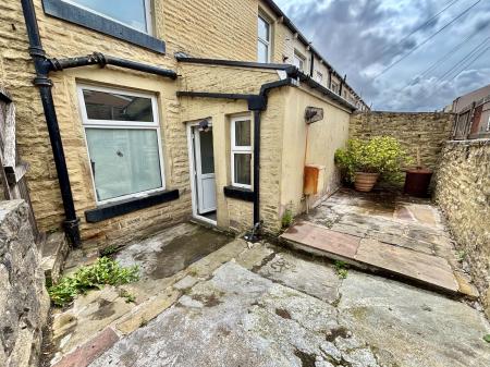 3 bedroom End of terrace house to let in Daisy Bank, Bacup, OL13