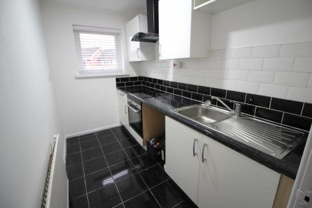 1 bedroom Flat to let in Andover Avenue, Middleton, M24