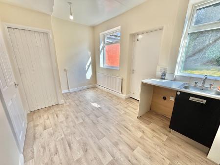2 bedroom End of terrace house to let in Suffolk Street, Oldham, OL9