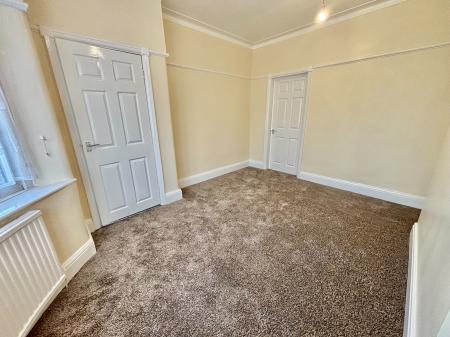 2 bedroom End of terrace house to let in Suffolk Street, Oldham, OL9
