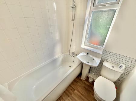 2 bedroom End of terrace house to let in Suffolk Street, Oldham, OL9