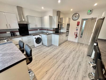 1 bedroom House share to let in Chorley Old Road, Bolton, BL1