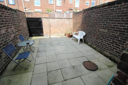 2 bedroom Terraced House to let in Cummings Street, Oldham, OL8