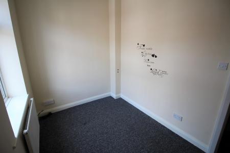 2 bedroom Terraced House to let in Cummings Street, Oldham, OL8
