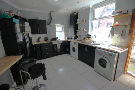 1 bedroom House share to let in Albert Park Road, Manchester, M7