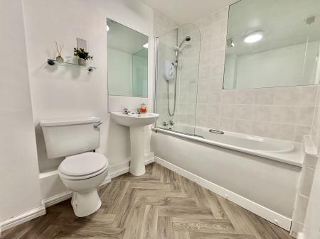 2 bedroom Apartment to let in Broadoaks, Bury, BL9