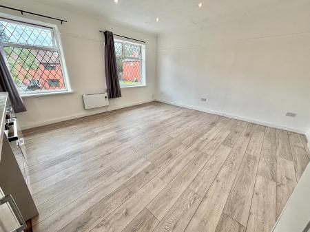 2 bedroom Flat to let in Dale Road, Middleton, M24