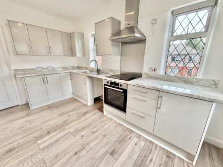 2 bedroom Flat to let in Dale Road, Middleton, M24