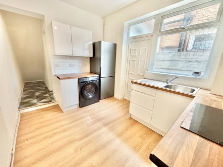1 bedroom Flat to let in High Peak Street, Manchester, M40