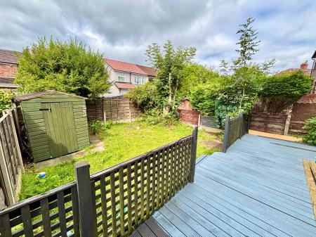 3 bedroom Semi-detached house to let in Beech Avenue, Whitefield, M45