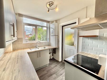 3 bedroom Semi-detached house to let in Beech Avenue, Whitefield, M45