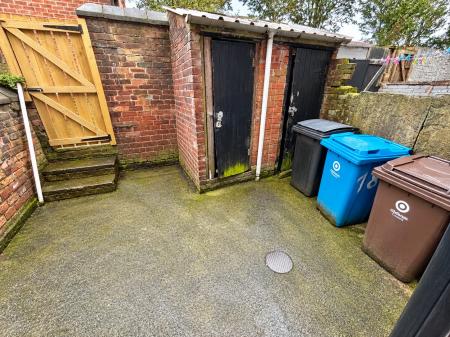2 bedroom Terraced House to let in Snowden Street, Oldham, OL8