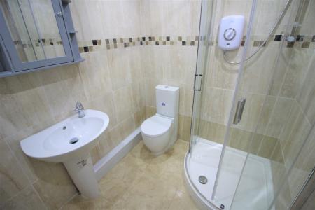 2 bedroom Flat to let in Walmersley Road, Bury, BL9