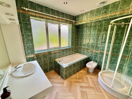 4 bedroom Semi-detached house for sale in Park Road, Prestwich, M25