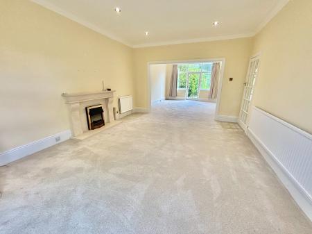 4 bedroom Semi-detached house for sale in Park Road, Prestwich, M25