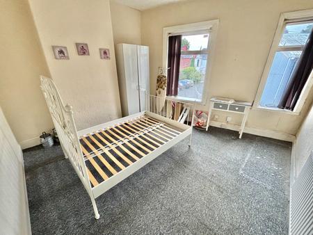 2 bedroom Terraced House to let in Old Road, Failsworth, M35