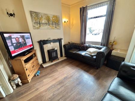2 bedroom Terraced House to let in Old Road, Failsworth, M35