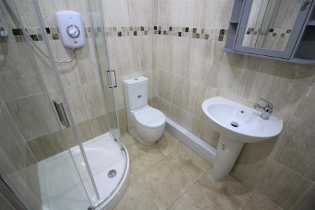 2 bedroom Flat to let in Walmersley Road, Bury, BL9