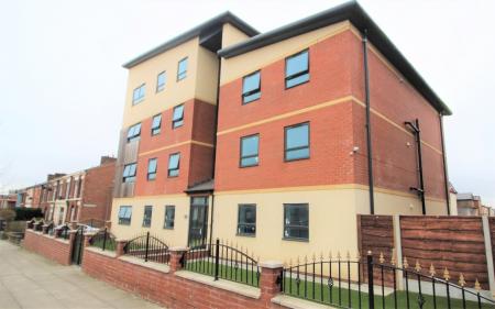 2 bedroom Flat to let in Walmersley Road, Bury, BL9