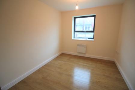 2 bedroom Flat to let in Walmersley Road, Bury, BL9