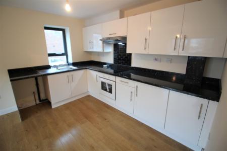 2 bedroom Flat to let in Walmersley Road, Bury, BL9
