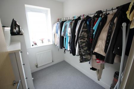4 bedroom Town house to let in Fairbourne Walk, Oldham, OL1