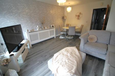 4 bedroom Town house to let in Fairbourne Walk, Oldham, OL1
