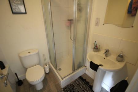 4 bedroom Town house to let in Fairbourne Walk, Oldham, OL1