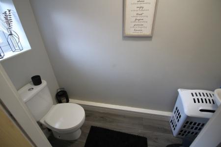 4 bedroom Town house to let in Fairbourne Walk, Oldham, OL1