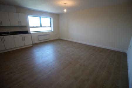 2 bedroom Flat to let in Walmersley Road, Bury, BL9