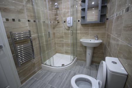 2 bedroom Flat to let in Walmersley Road, Bury, BL9