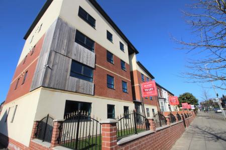 2 bedroom Flat to let in Walmersley Road, Bury, BL9