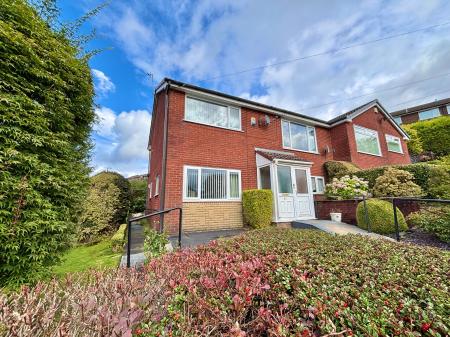 3 bedroom Semi-detached house for sale in Belmont Avenue, Oldham, OL4
