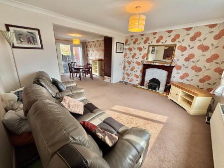 3 bedroom Semi-detached house for sale in Belmont Avenue, Oldham, OL4