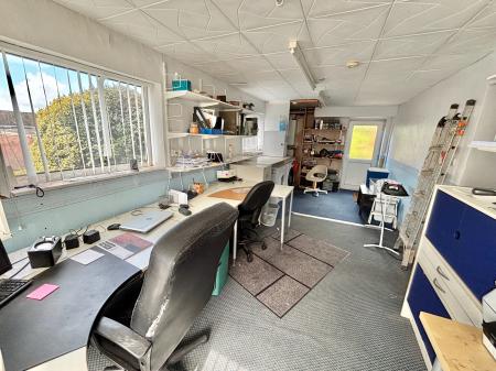3 bedroom Semi-detached house for sale in Belmont Avenue, Oldham, OL4