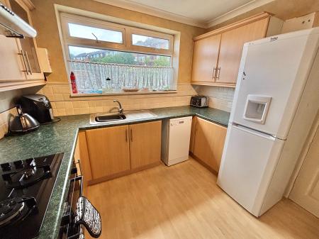 3 bedroom Semi-detached house for sale in Belmont Avenue, Oldham, OL4