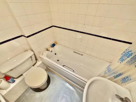 3 bedroom Semi-detached house for sale in Belmont Avenue, Oldham, OL4