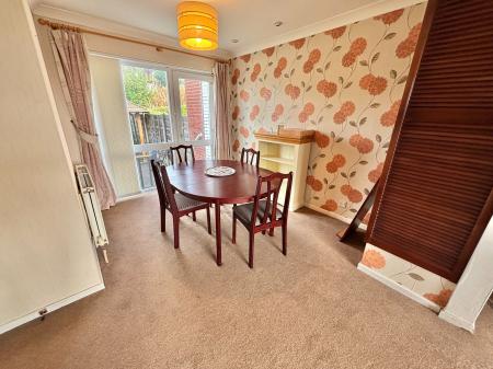 3 bedroom Semi-detached house for sale in Belmont Avenue, Oldham, OL4
