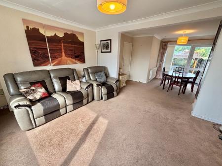 3 bedroom Semi-detached house for sale in Belmont Avenue, Oldham, OL4