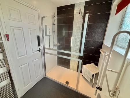 3 bedroom Semi-detached house for sale in Belmont Avenue, Oldham, OL4