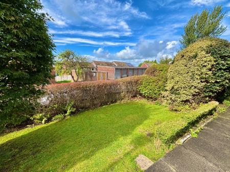 3 bedroom Semi-detached house for sale in Belmont Avenue, Oldham, OL4