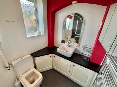 3 bedroom Semi-detached house for sale in Belmont Avenue, Oldham, OL4